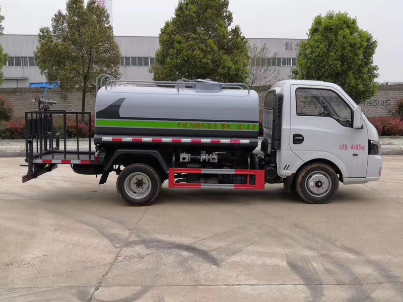 東風途逸3噸灑水車