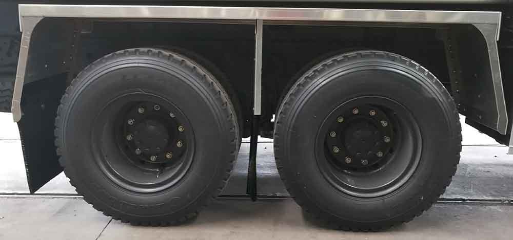 楚飛牌CLQ5261GYY6CA型鋁合金運油車