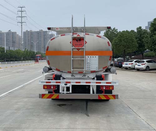 楚飛牌CLQ5182GYY6DA型鋁合金運油車