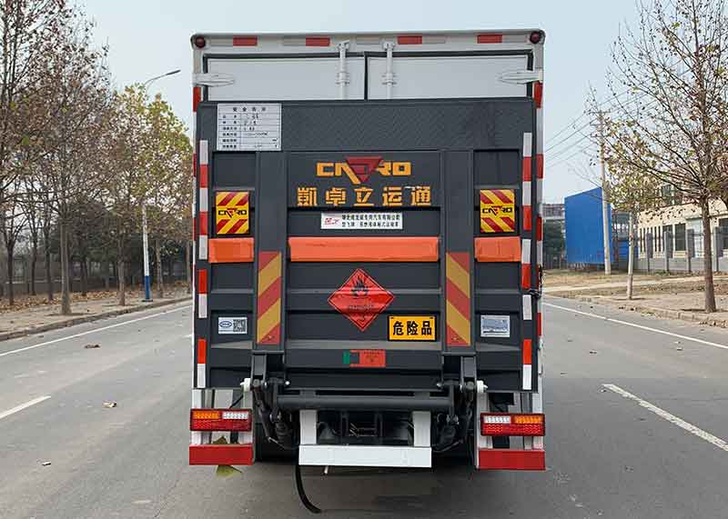 東風(fēng)5米易燃液體廂式運輸車