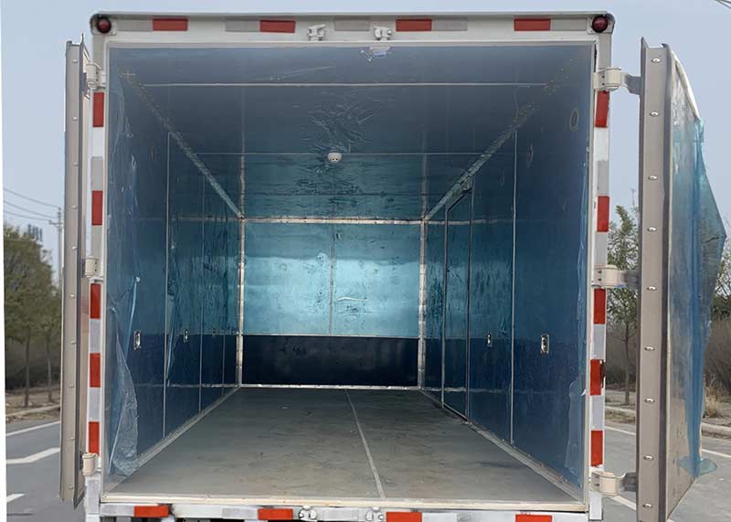 東風(fēng)5米易燃液體廂式運輸車