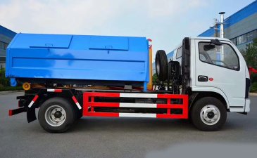 東風(fēng)國(guó)六小多利卡勾臂垃圾車(chē)車(chē)廂可卸式
