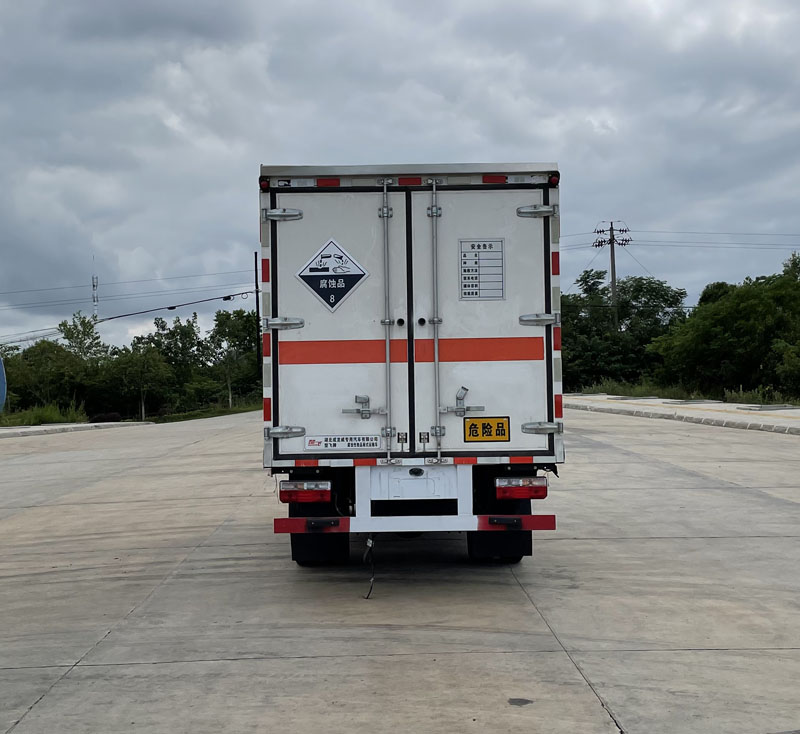 東風途逸3.9米腐蝕品廂式