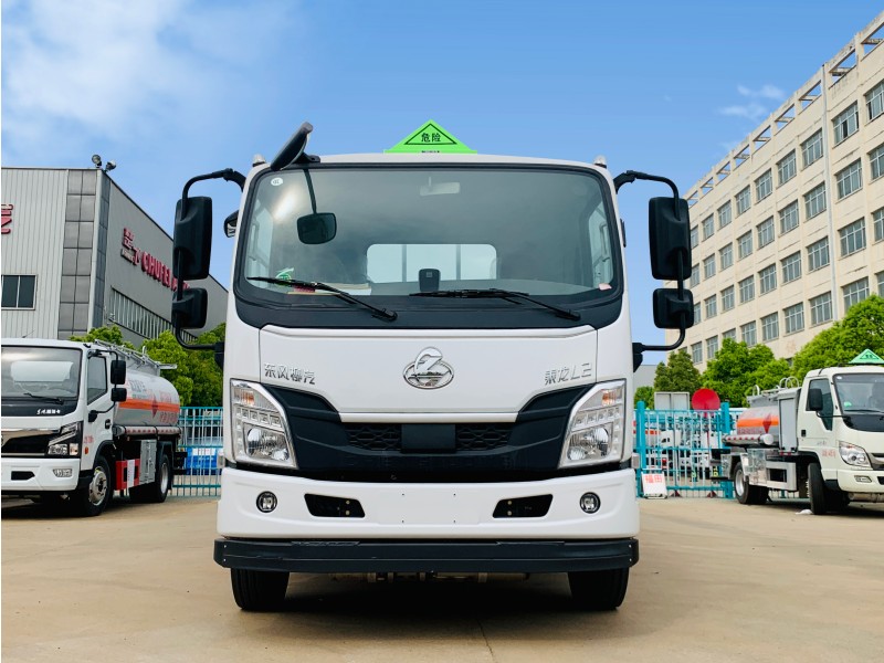 東風柳汽5.2米L2氣瓶運輸車