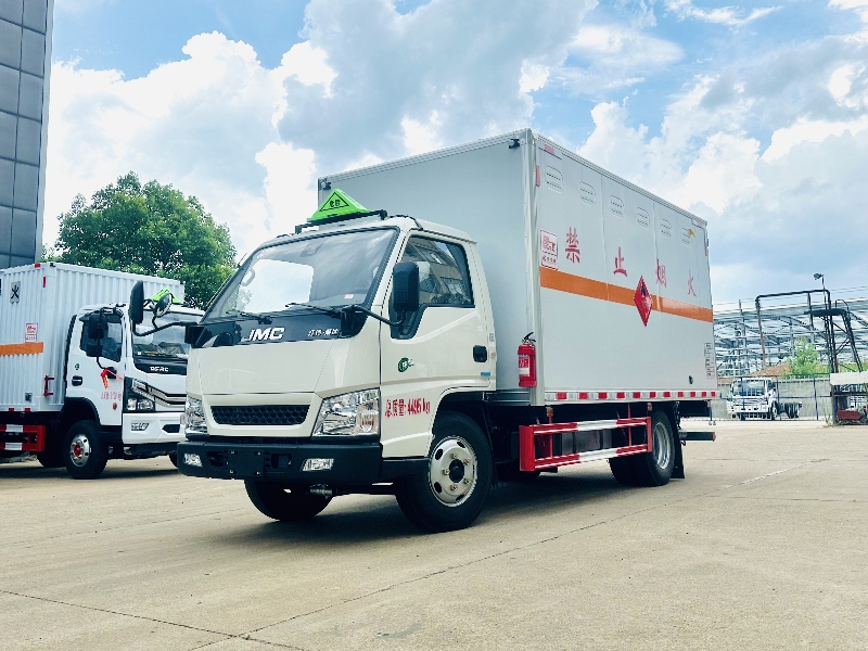 江鈴4.2米爆破器材運(yùn)輸車(chē)